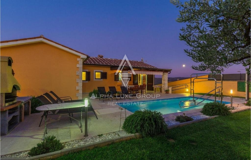 Poreč: Villa stupenda con piscina e vista panoramica in vendita