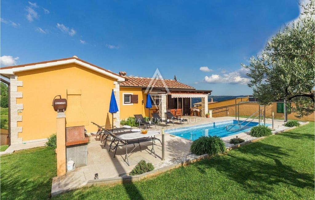 Poreč: Villa stupenda con piscina e vista panoramica in vendita
