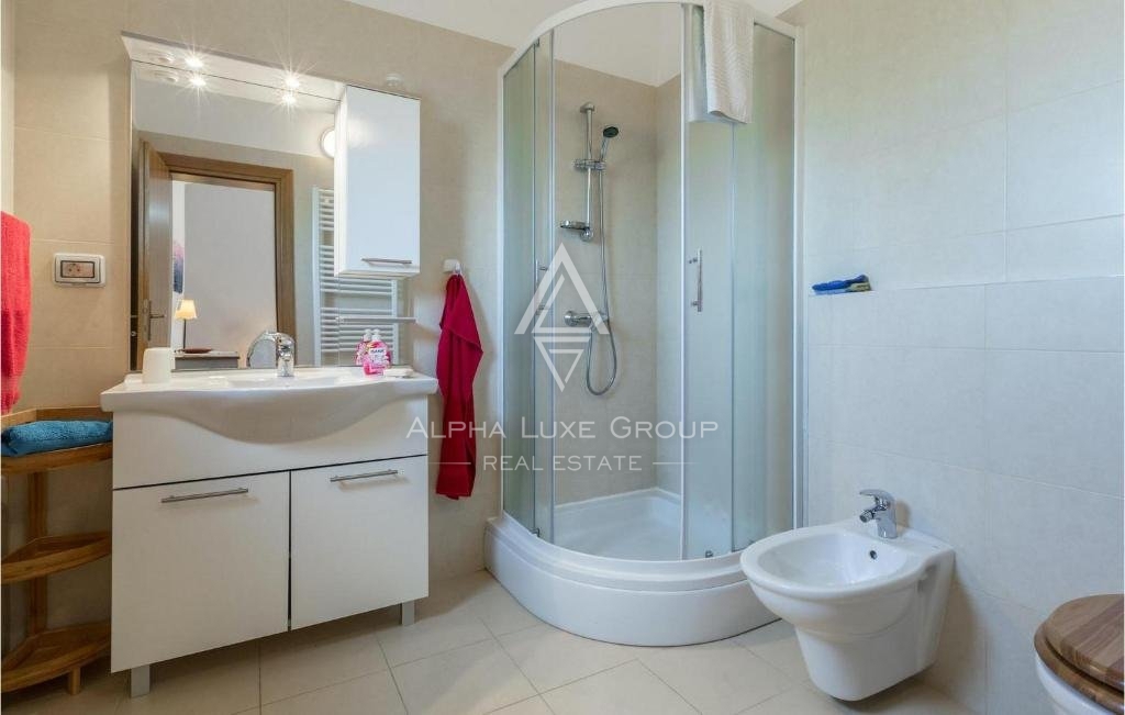 Poreč: Villa stupenda con piscina e vista panoramica in vendita