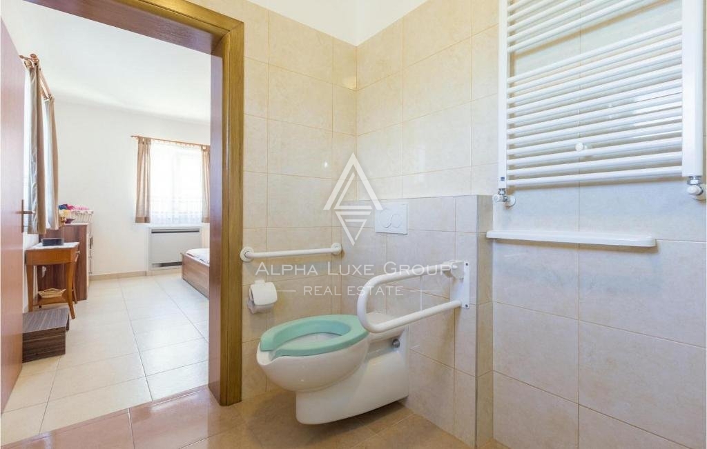 Poreč: Villa stupenda con piscina e vista panoramica in vendita