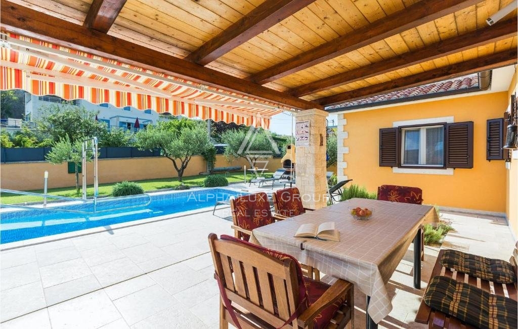 Poreč: Villa stupenda con piscina e vista panoramica in vendita