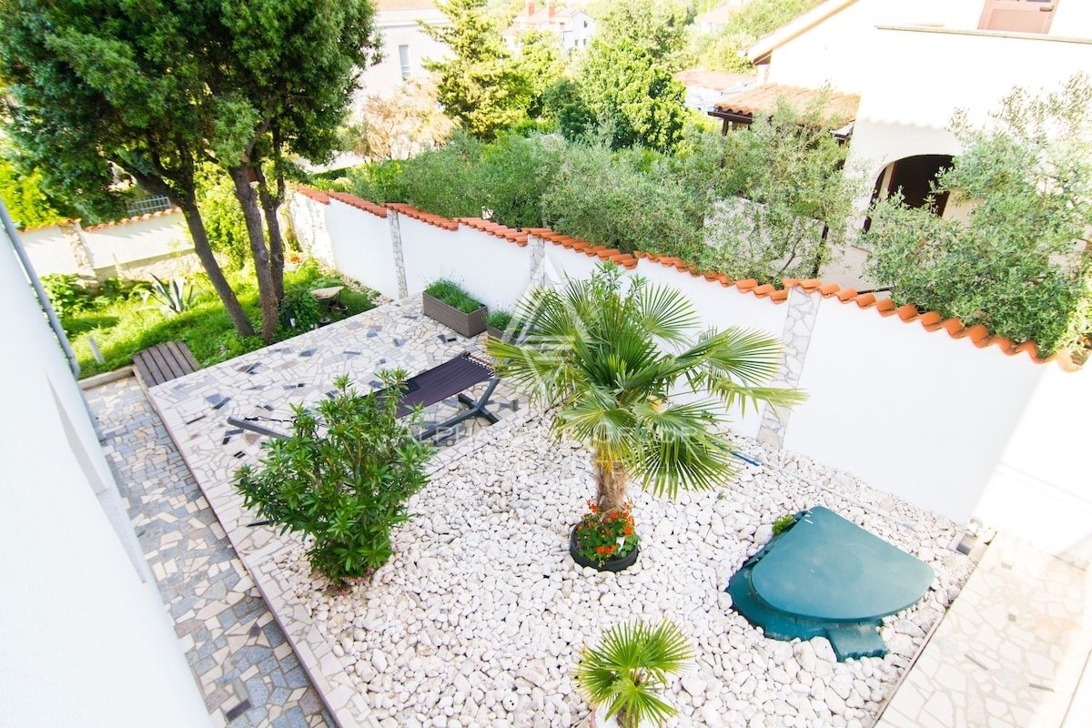 Medulin, Banjole: Splendida casa plurifamiliare con piscina e jacuzzi in vendita