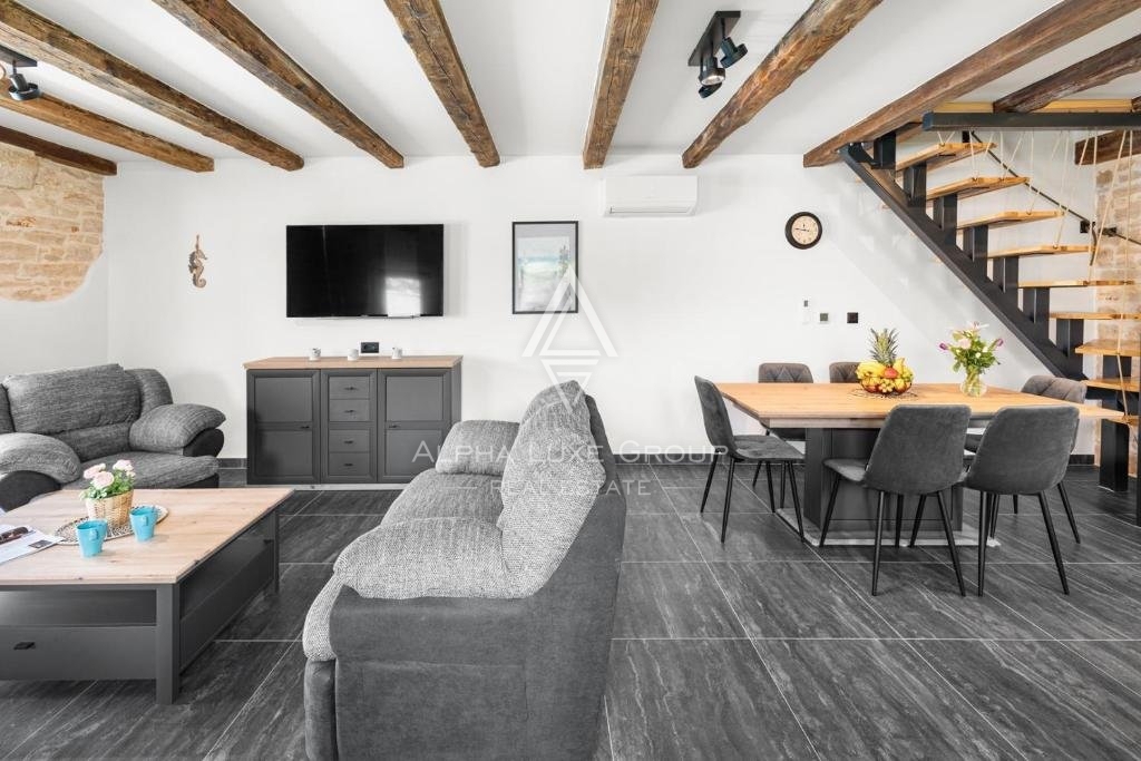 Poreč, Nuova casa familiare con piscina privata