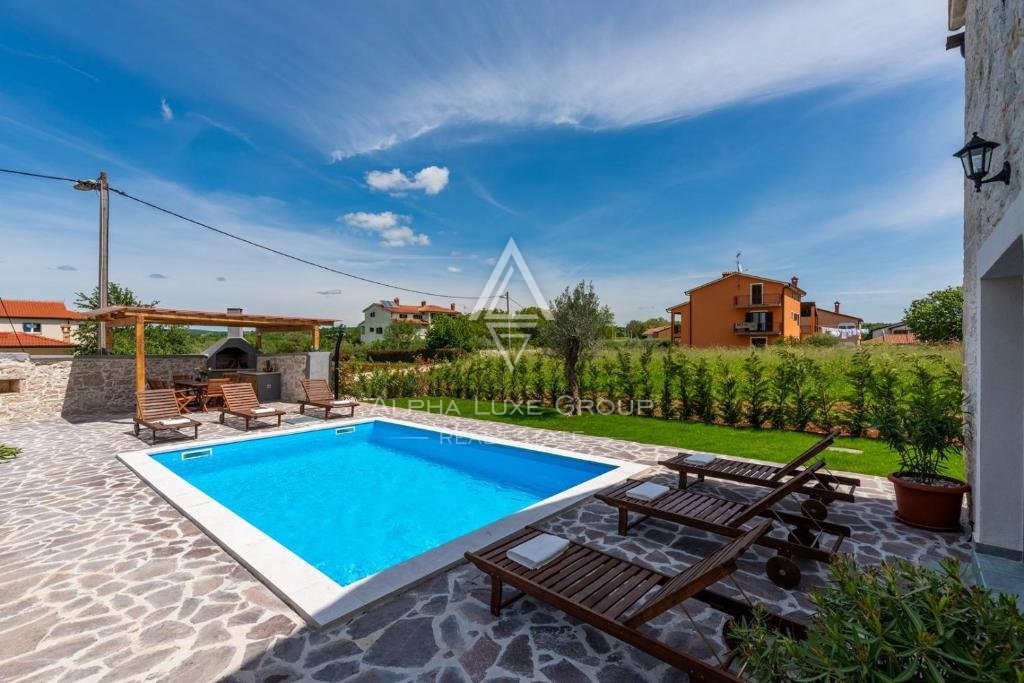 Poreč, Nuova casa familiare con piscina privata