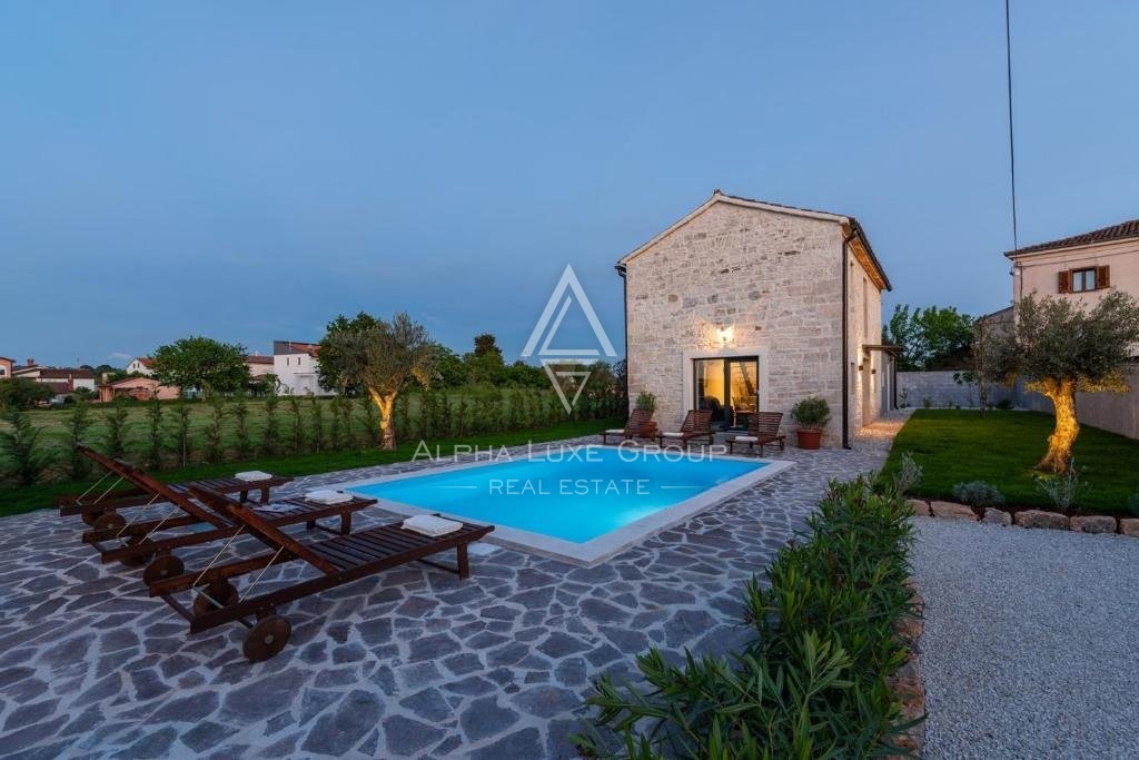 Poreč, Nuova casa familiare con piscina privata