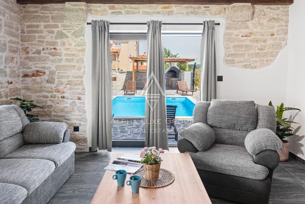 Poreč, Nuova casa familiare con piscina privata