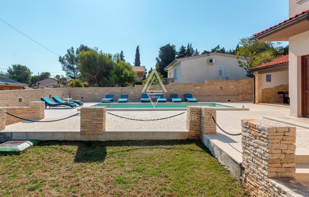 Pula, Premantura - Residenza d'elite con piscina