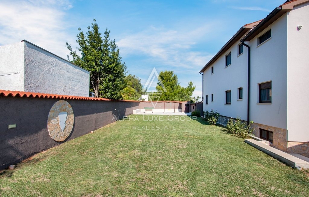 Pula, Premantura - Residenza d'elite con piscina