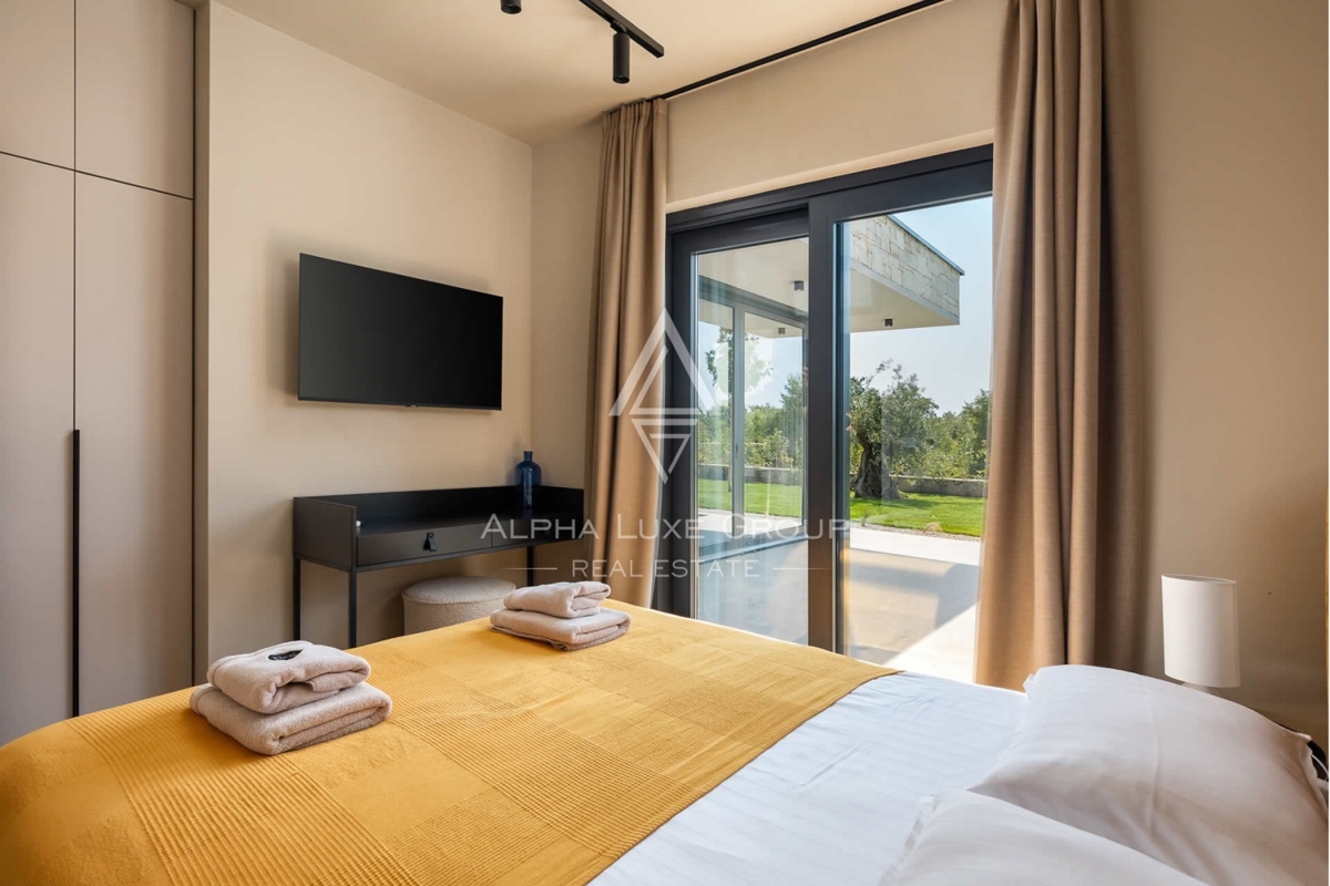 Poreč, Nova vas – Moderna casa bifamiliare con piscina