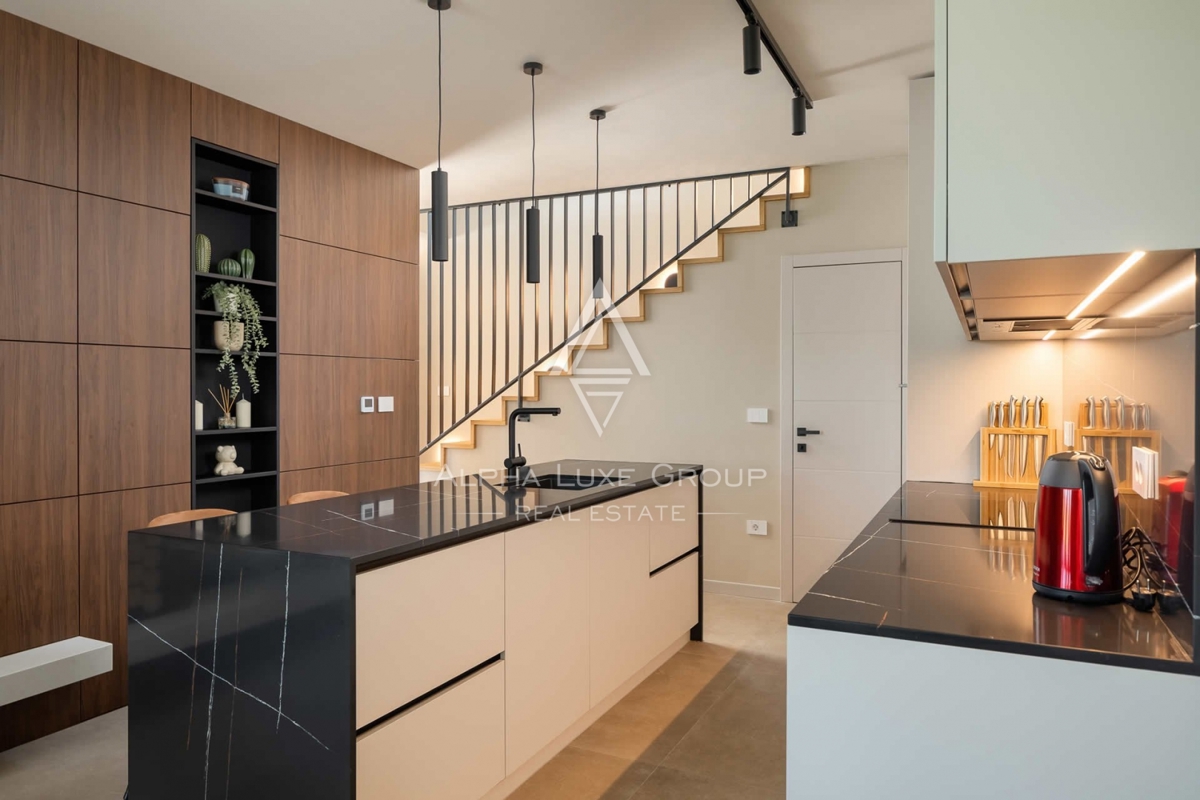 Poreč, Nova vas – Moderna casa bifamiliare con piscina
