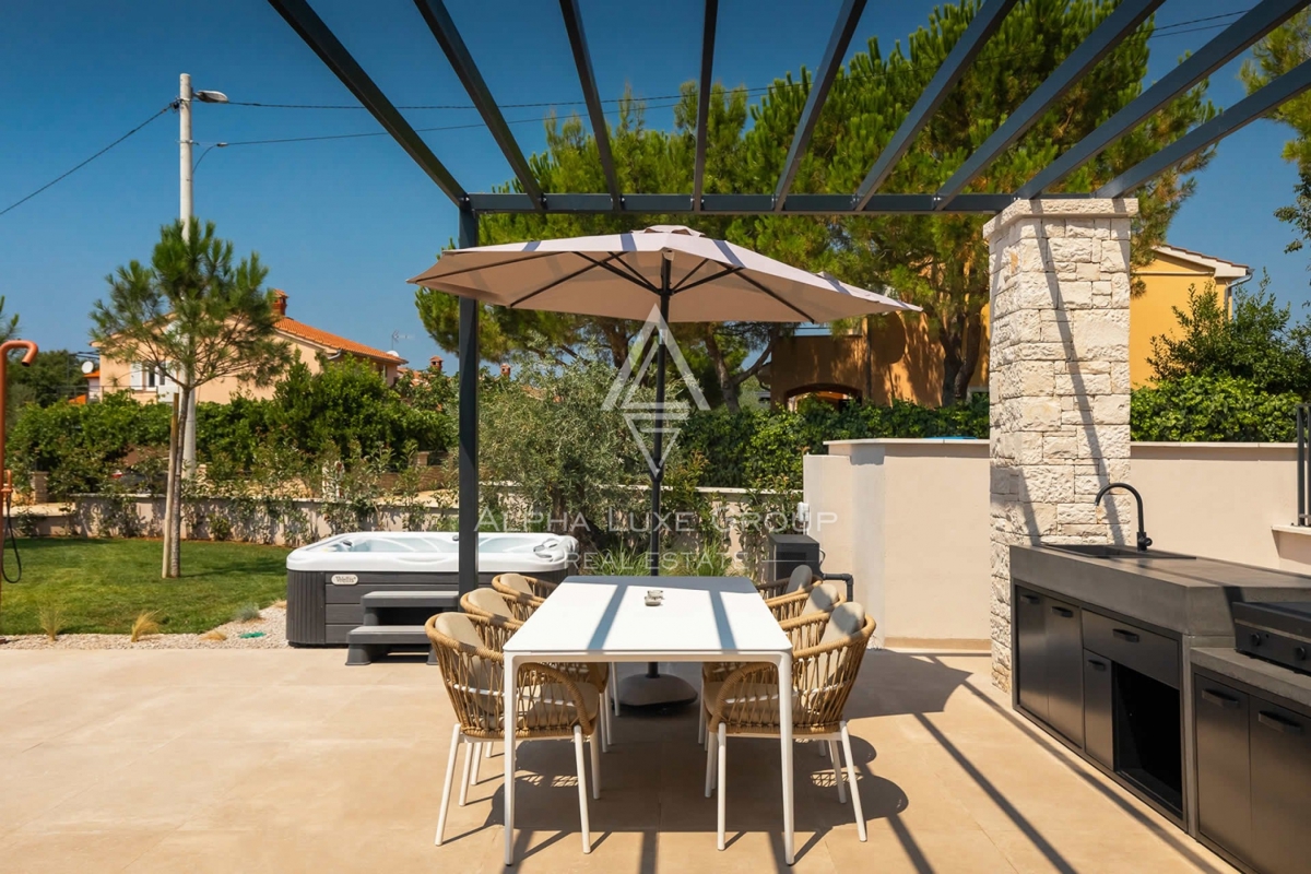 Poreč, Nova vas – Moderna casa bifamiliare con piscina