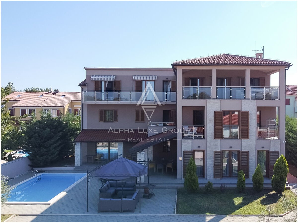 Casa Moderna con Appartamenti Vicino al Mare a Medulin
