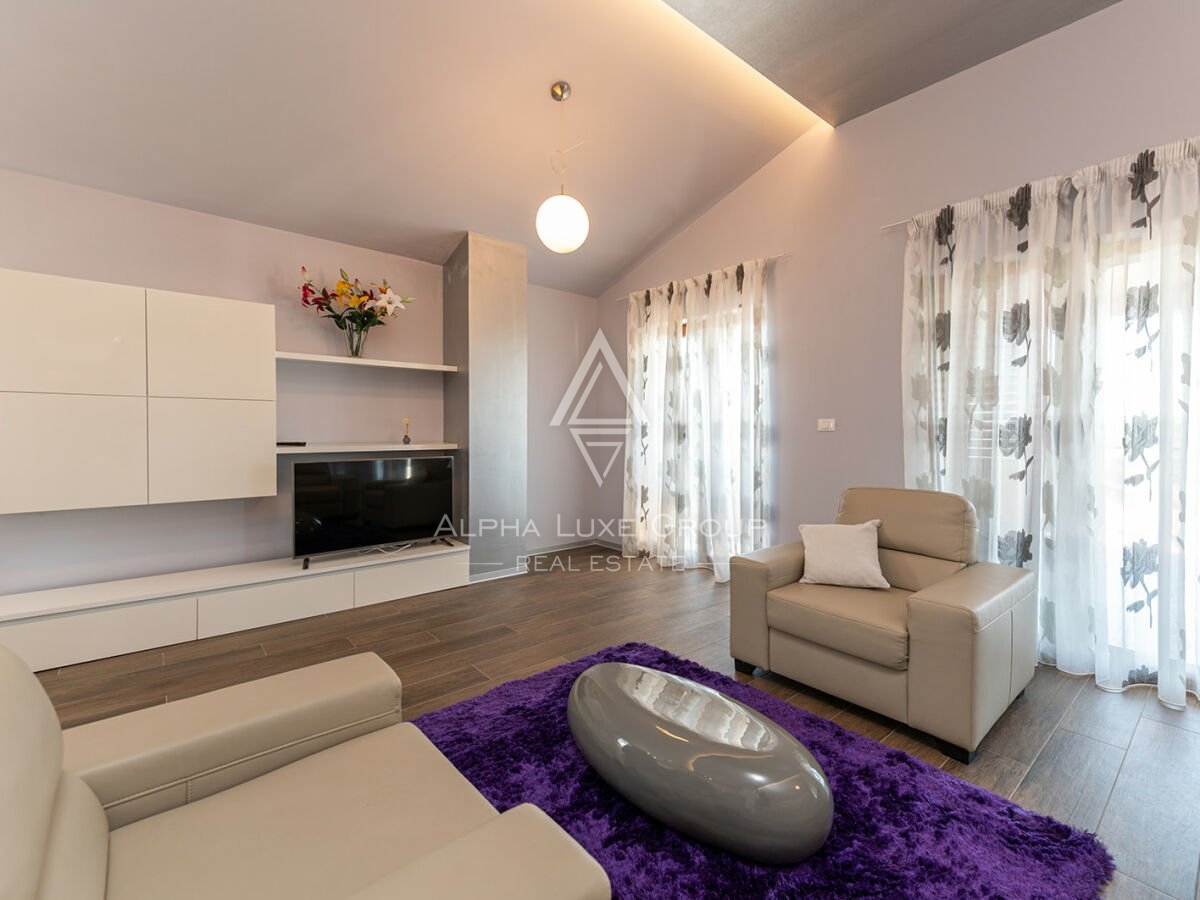 Casa Moderna con Appartamenti Vicino al Mare a Medulin