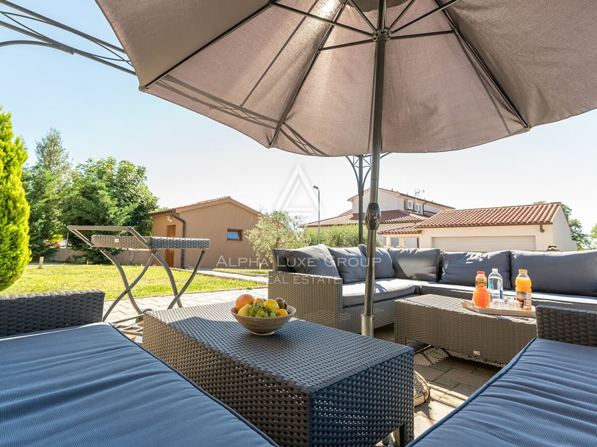 Casa Moderna con Appartamenti Vicino al Mare a Medulin