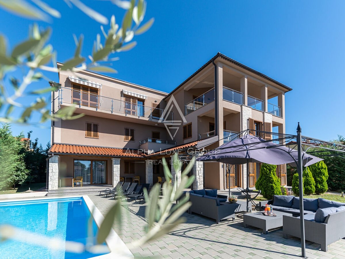 Casa Moderna con Appartamenti Vicino al Mare a Medulin