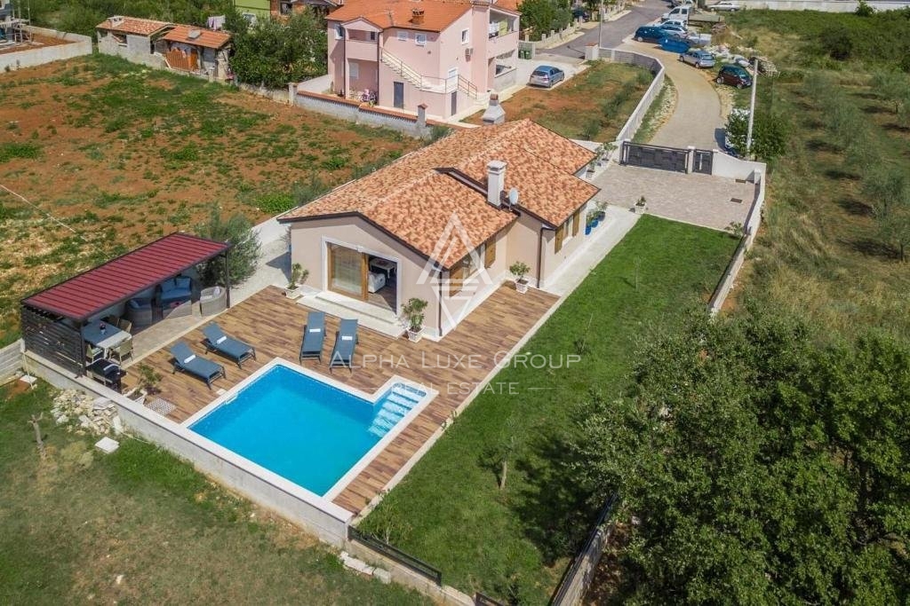 Bella casa a un piano con piscina e ampio cortile, Istria, Parenzo