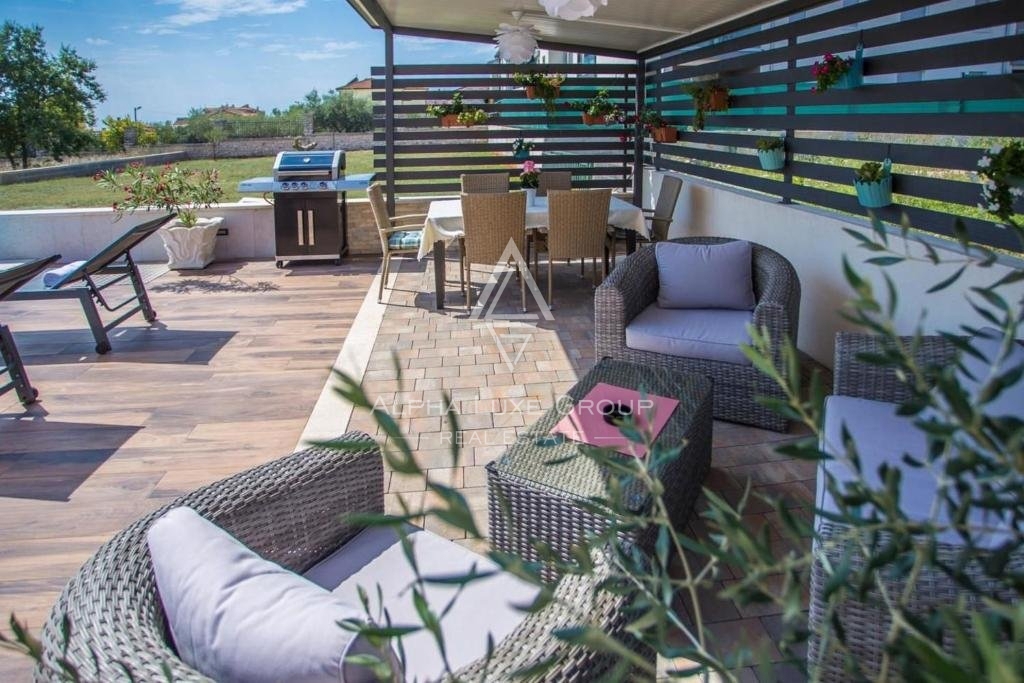 Bella casa a un piano con piscina e ampio cortile, Istria, Parenzo