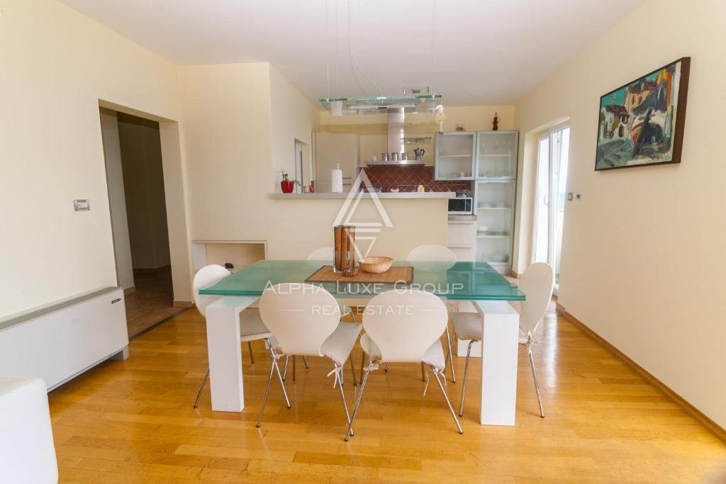 Opatija : Incantevole villa indipendente con piscina e vista panoramica sul mare