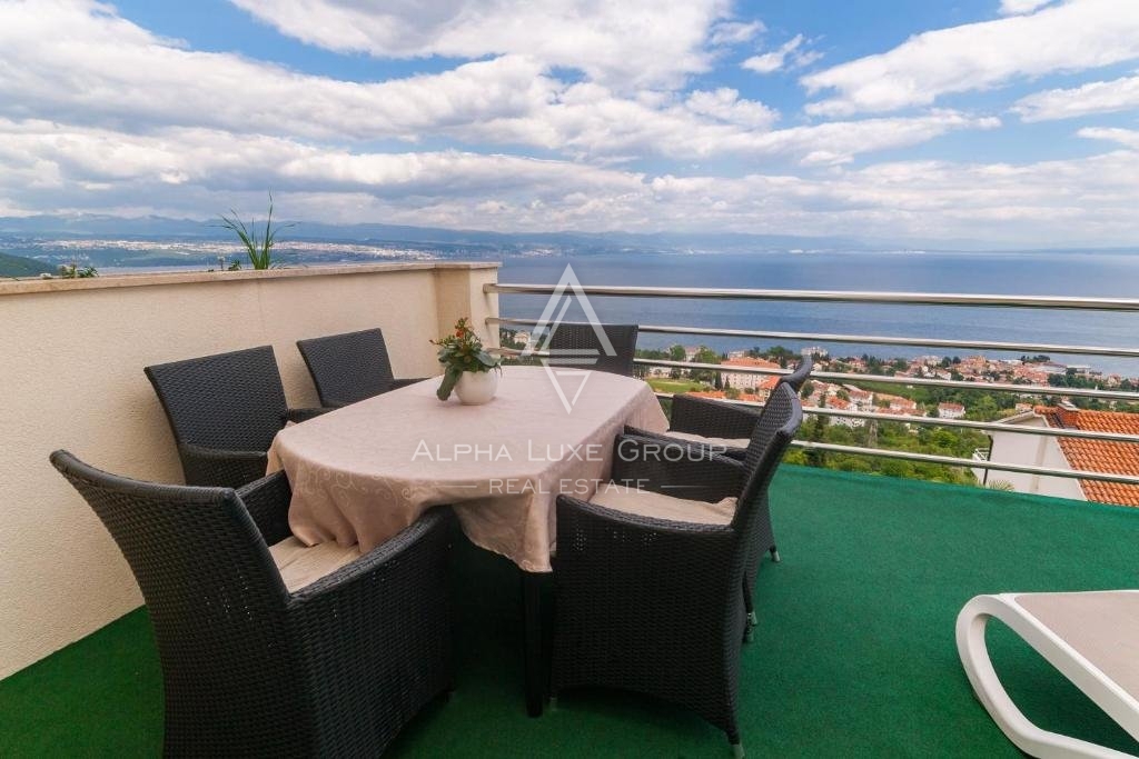 Opatija : Incantevole villa indipendente con piscina e vista panoramica sul mare