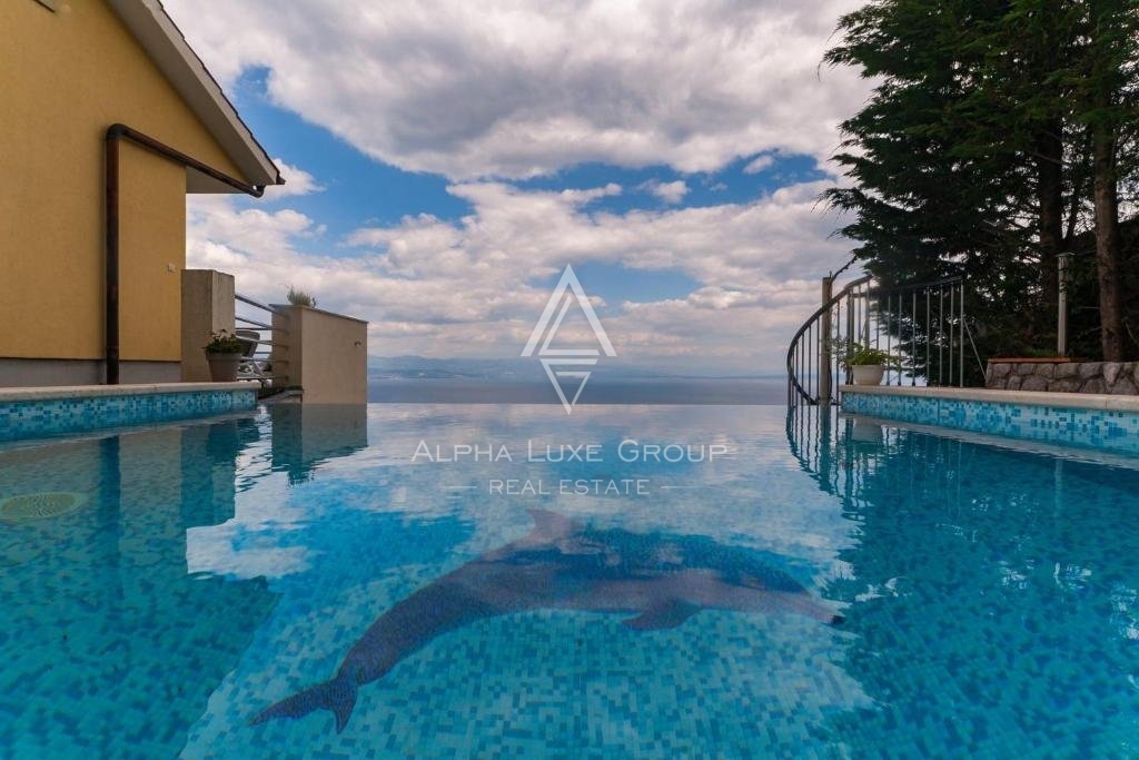 Opatija : Incantevole villa indipendente con piscina e vista panoramica sul mare