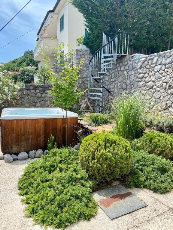 Opatija : Incantevole villa indipendente con piscina e vista panoramica sul mare