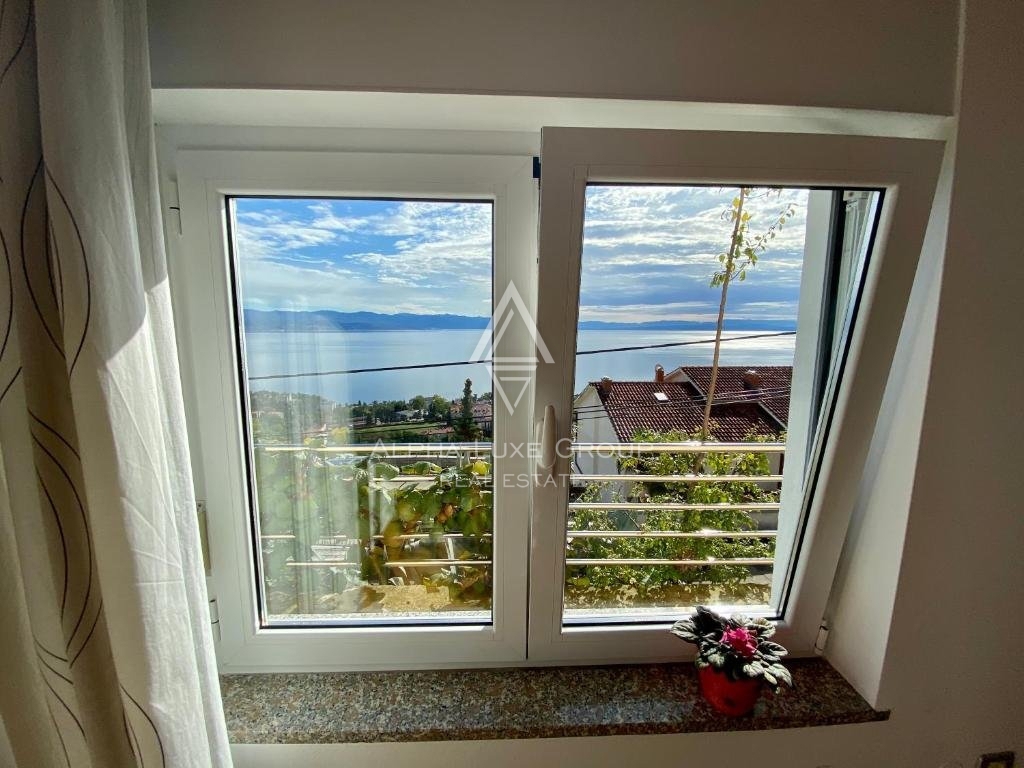 Opatija : Incantevole villa indipendente con piscina e vista panoramica sul mare