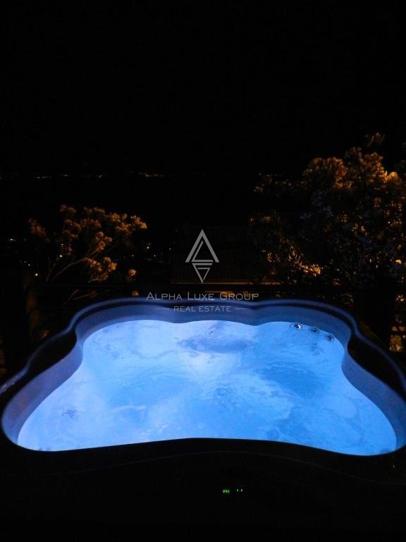 Opatija : Incantevole villa indipendente con piscina e vista panoramica sul mare