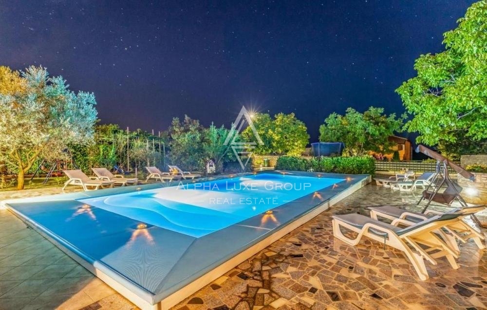 Villa con piscina e due appartamenti, Istria, Pola