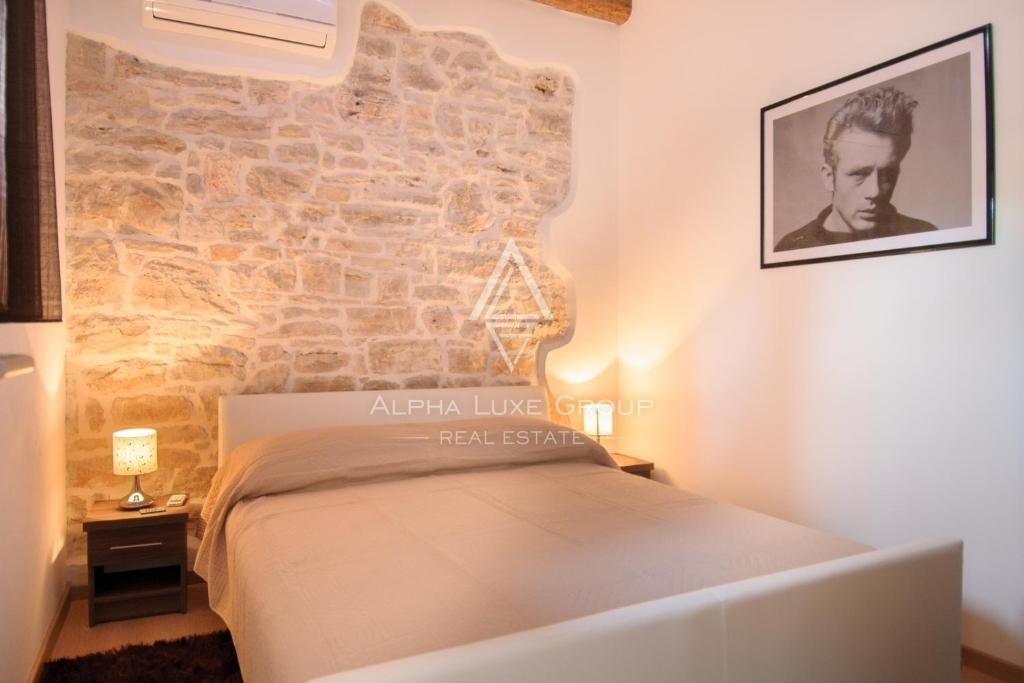 Casa in pietra con quattro appartamenti e vista mare, Istria, Parenzo