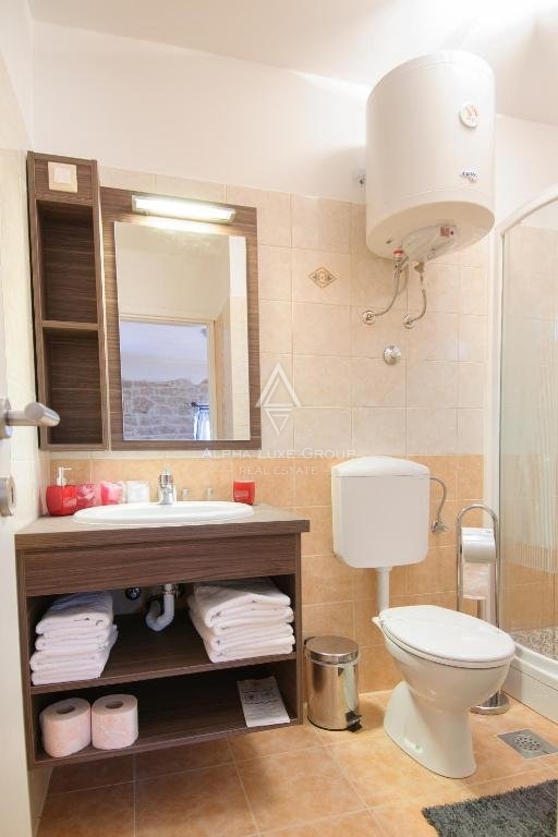 Casa in pietra con quattro appartamenti e vista mare, Istria, Parenzo