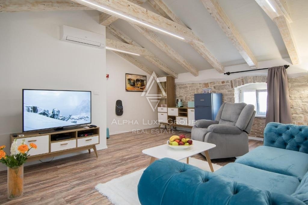 Casa in pietra con quattro appartamenti e vista mare, Istria, Parenzo