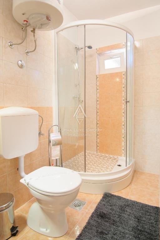 Casa in pietra con quattro appartamenti e vista mare, Istria, Parenzo