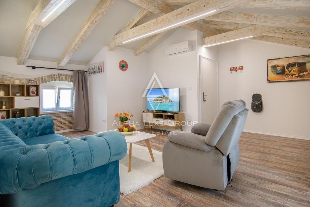 Casa in pietra con quattro appartamenti e vista mare, Istria, Parenzo