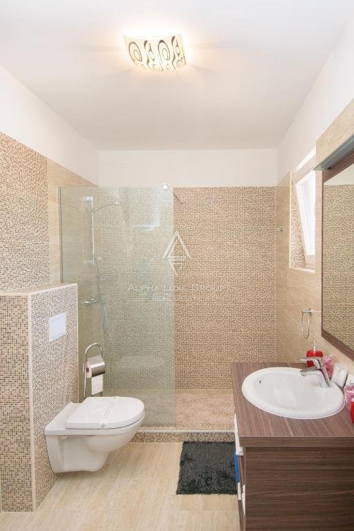 Casa in pietra con quattro appartamenti e vista mare, Istria, Parenzo