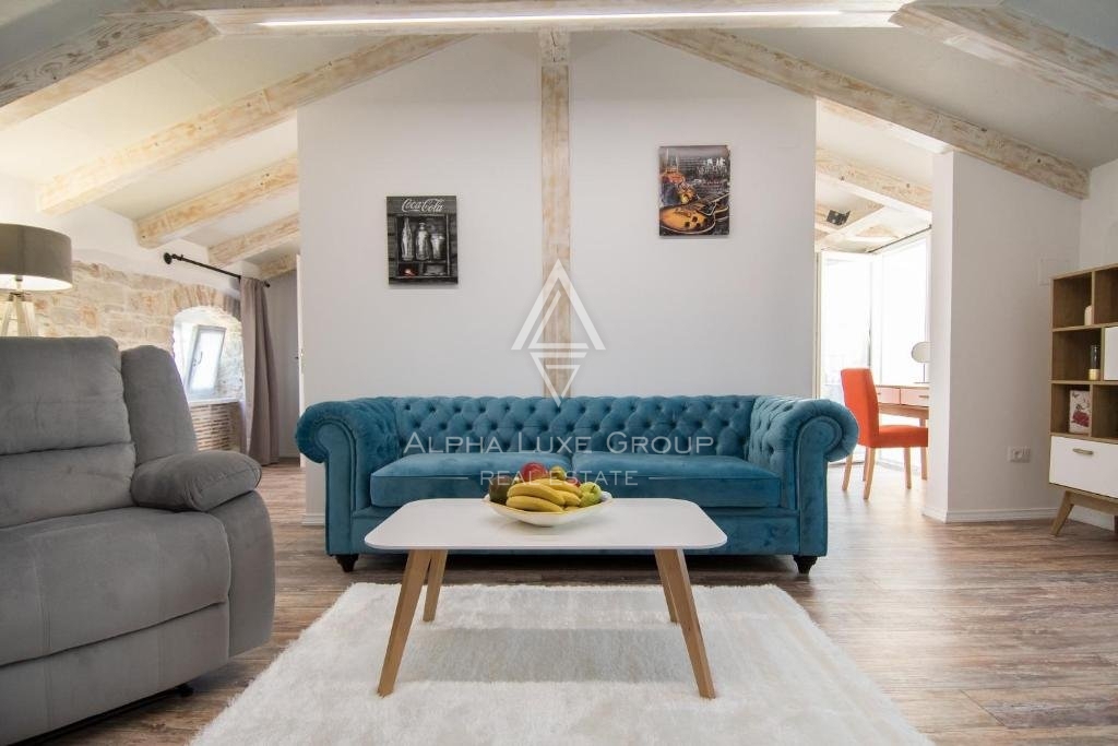 Casa in pietra con quattro appartamenti e vista mare, Istria, Parenzo