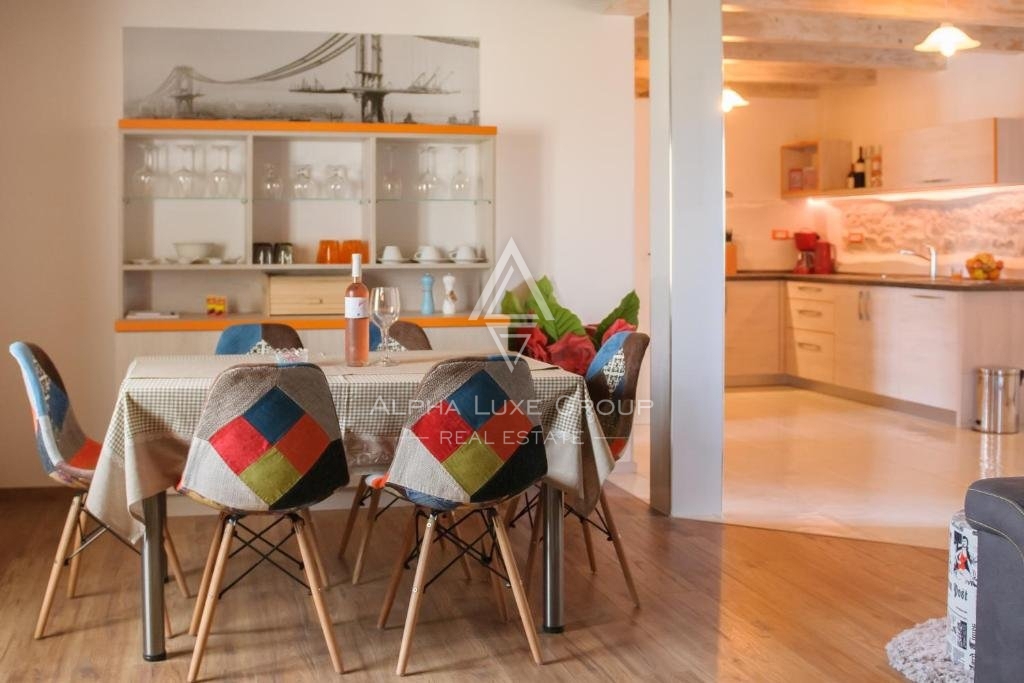 Casa in pietra con quattro appartamenti e vista mare, Istria, Parenzo