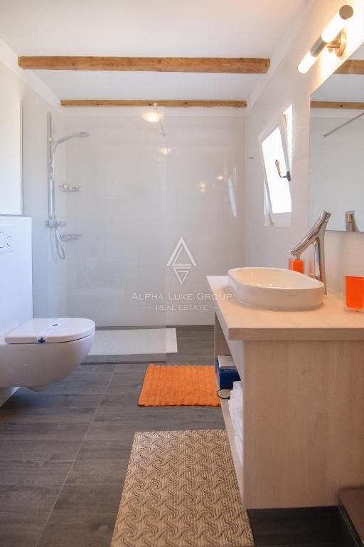Casa in pietra con quattro appartamenti e vista mare, Istria, Parenzo