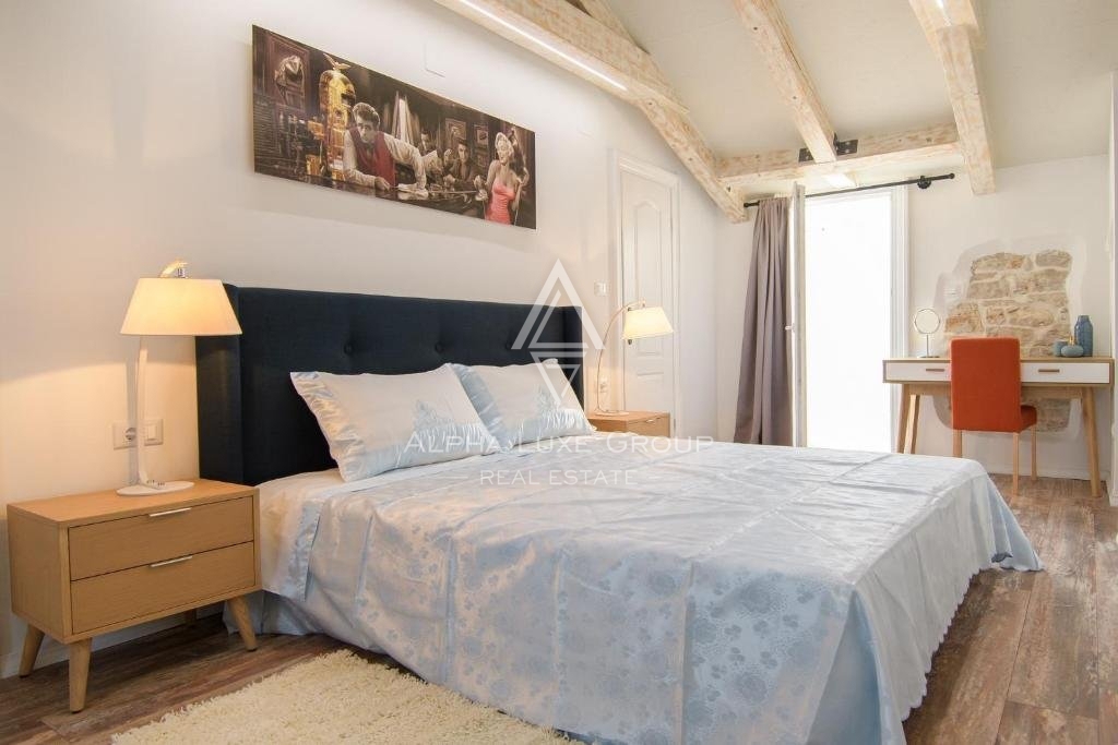 Casa in pietra con quattro appartamenti e vista mare, Istria, Parenzo