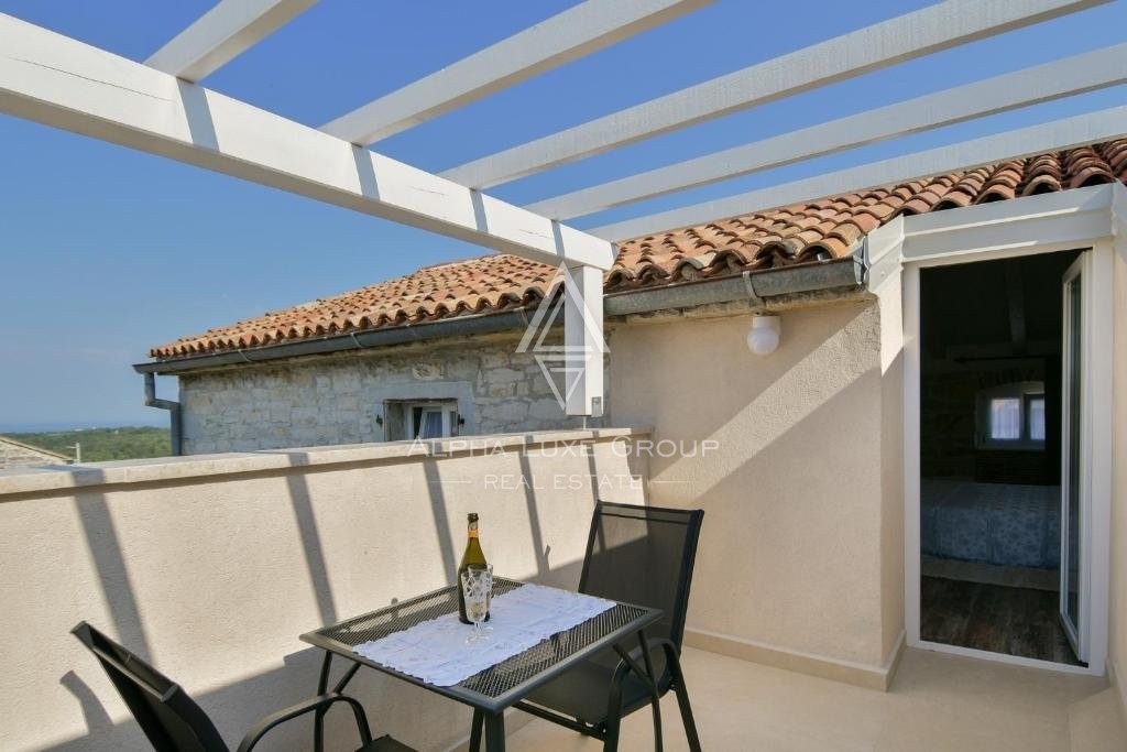 Casa in pietra con quattro appartamenti e vista mare, Istria, Parenzo