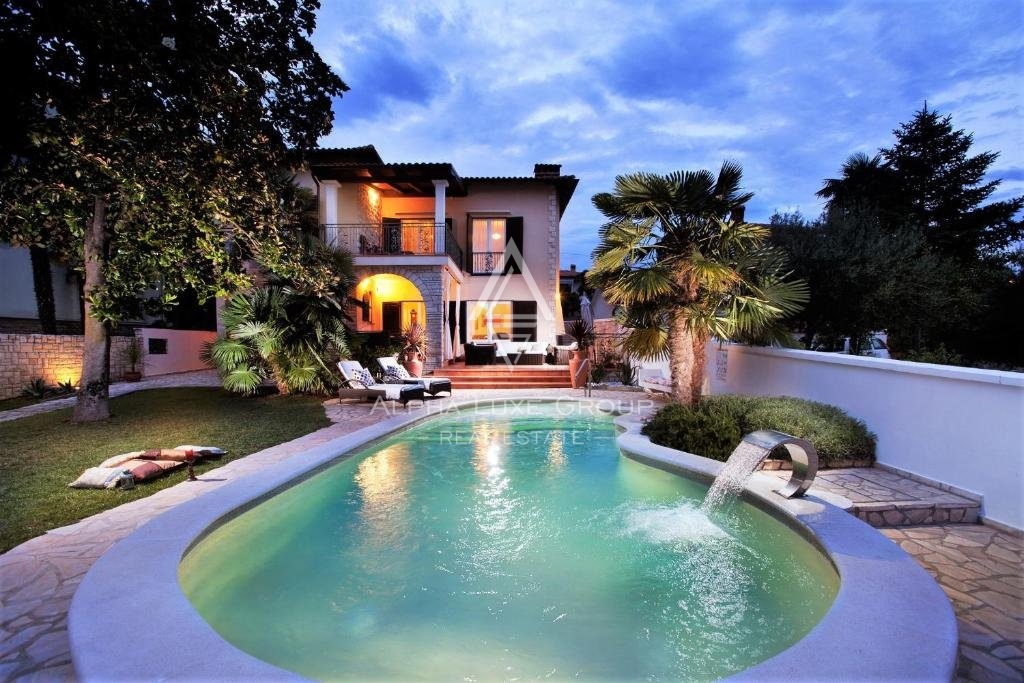 Villa stravagante con piscina, vicino al mare, Istria, Umago.