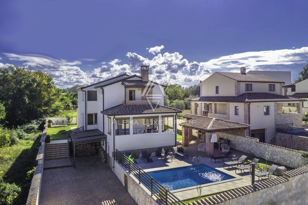 VILLA CON PISCINA IN POSIZIONE TRANQUILLA, ISTRIA, POREČ
