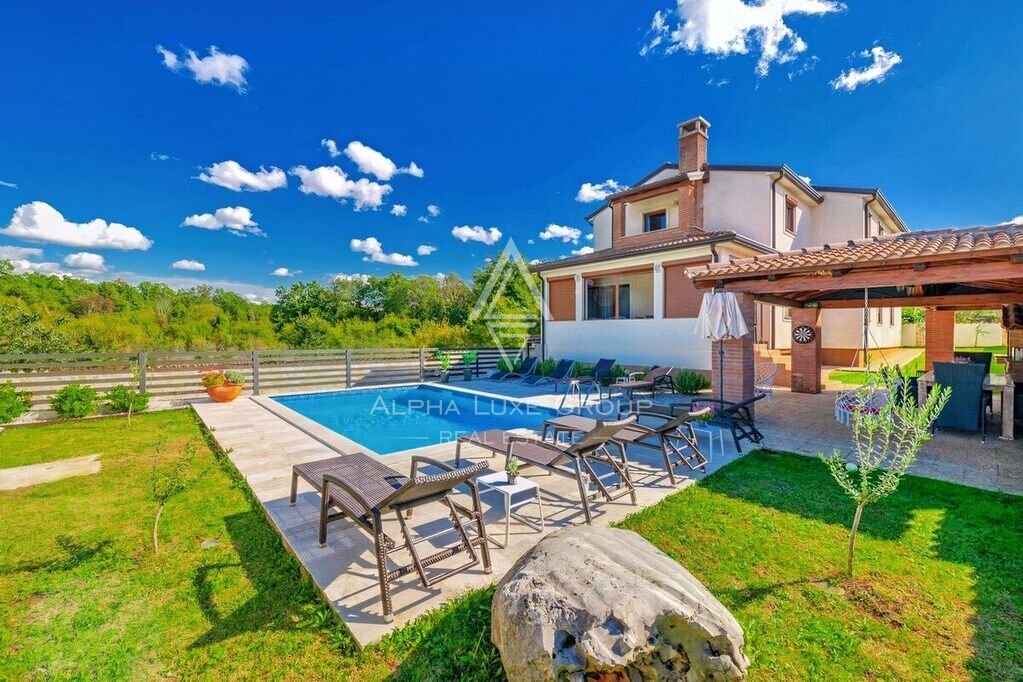 VILLA CON PISCINA IN POSIZIONE TRANQUILLA, ISTRIA, POREČ