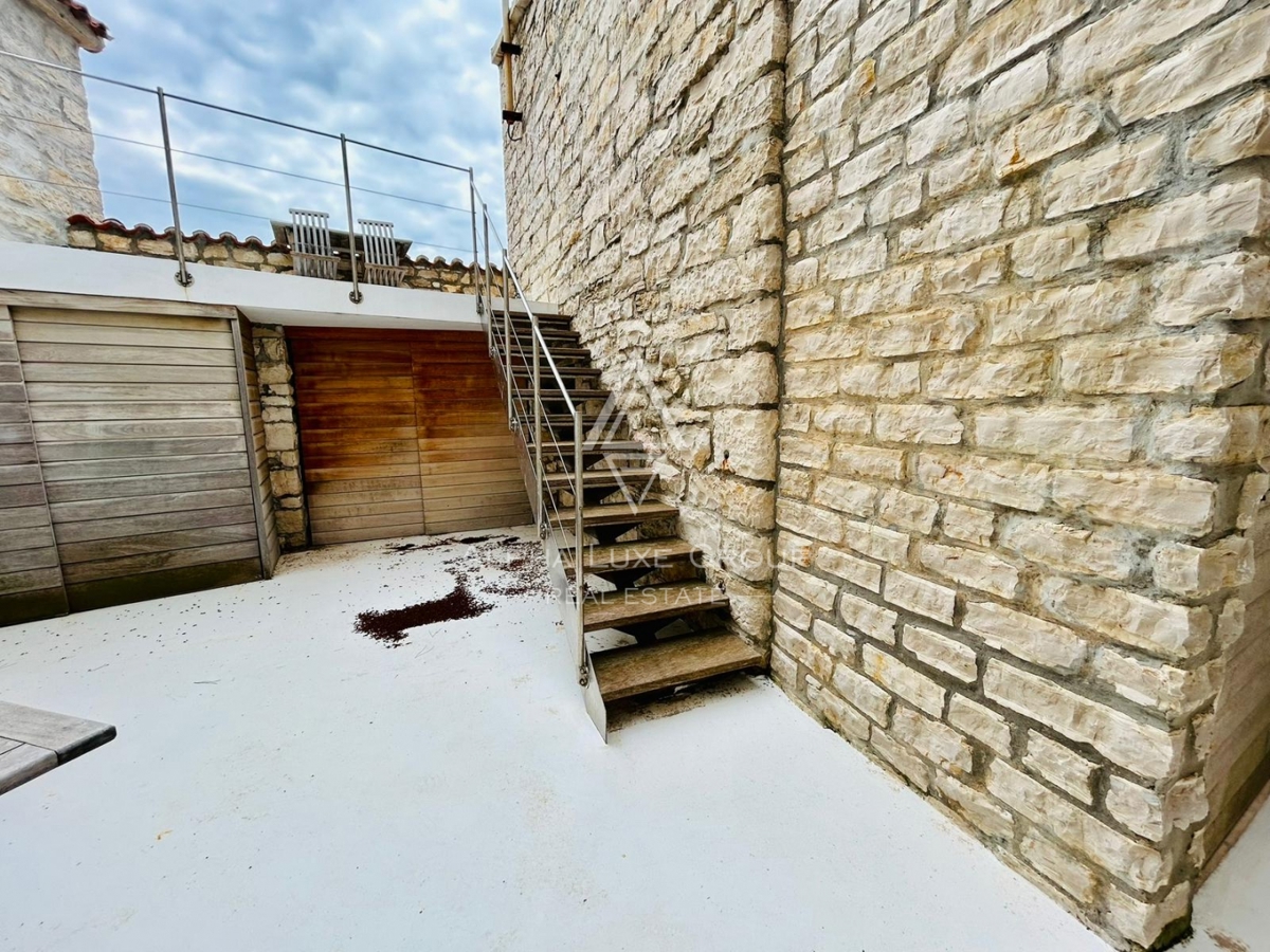 Istria, Novigrad, Splendida casa a 10 metri dal mare