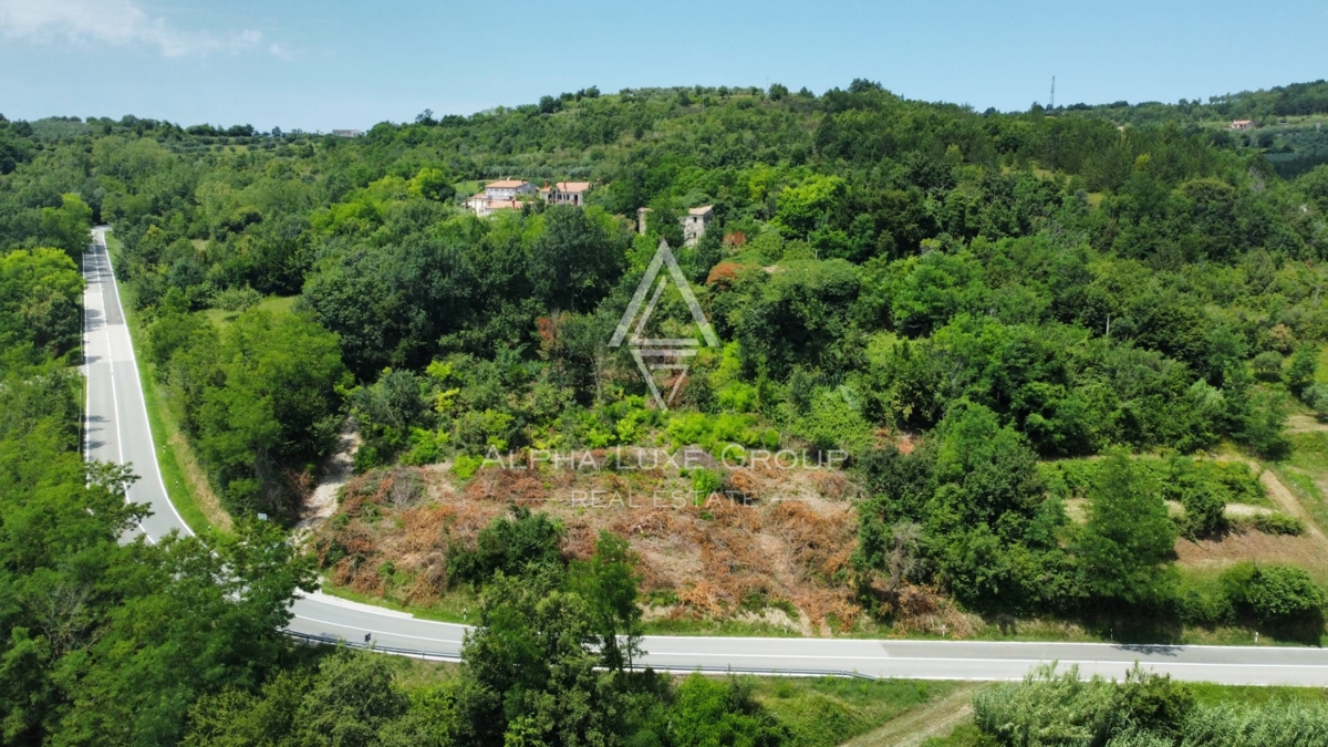 Buje, Istria – Terreno edificabile con ruderi in zona calma