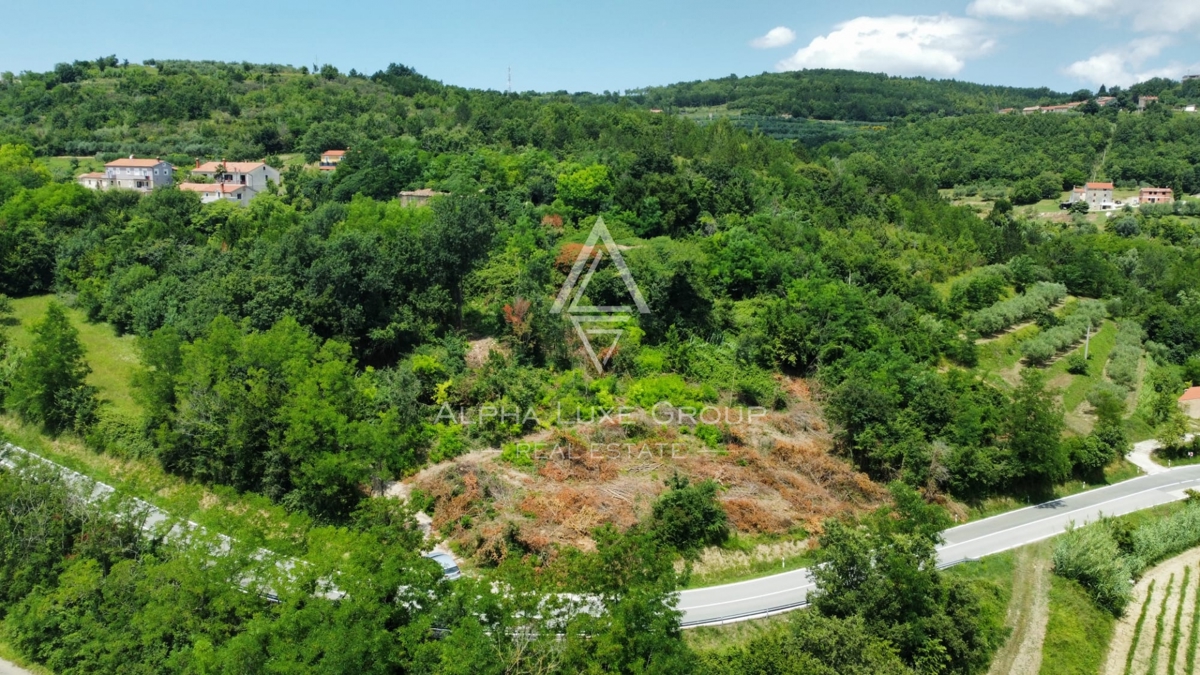 Buje, Istria – Terreno edificabile con ruderi in zona calma