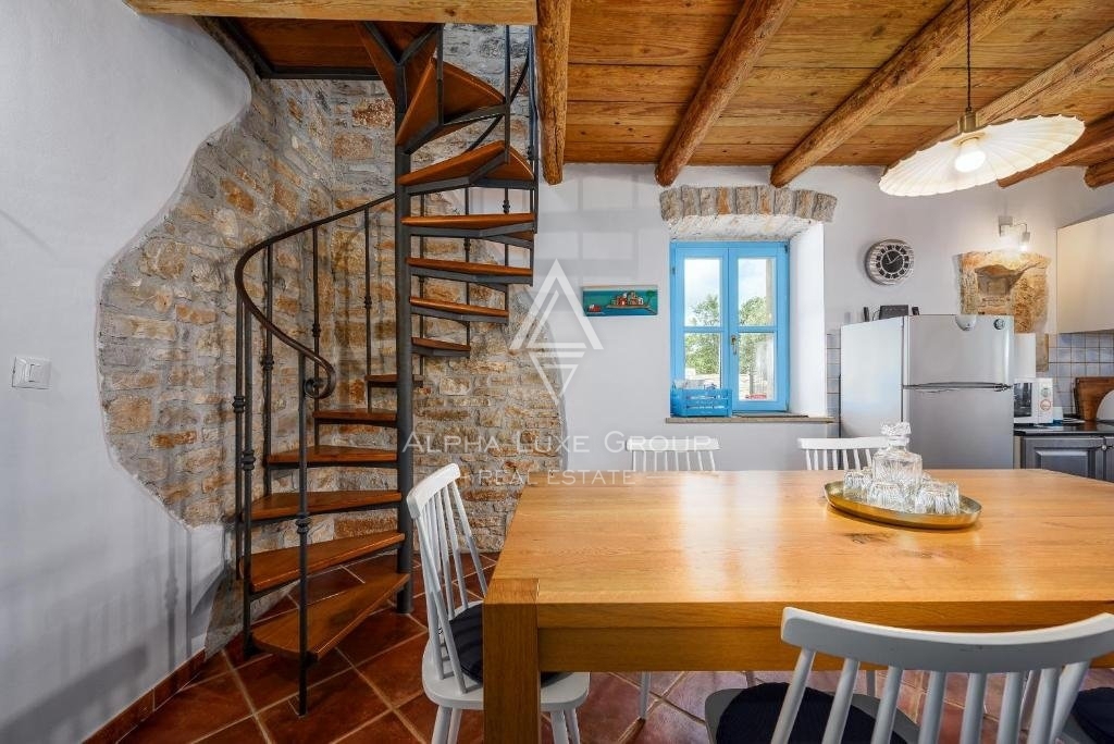 Istria, Poreč: Affascinante casa in pietra istriana con piscina in vendita