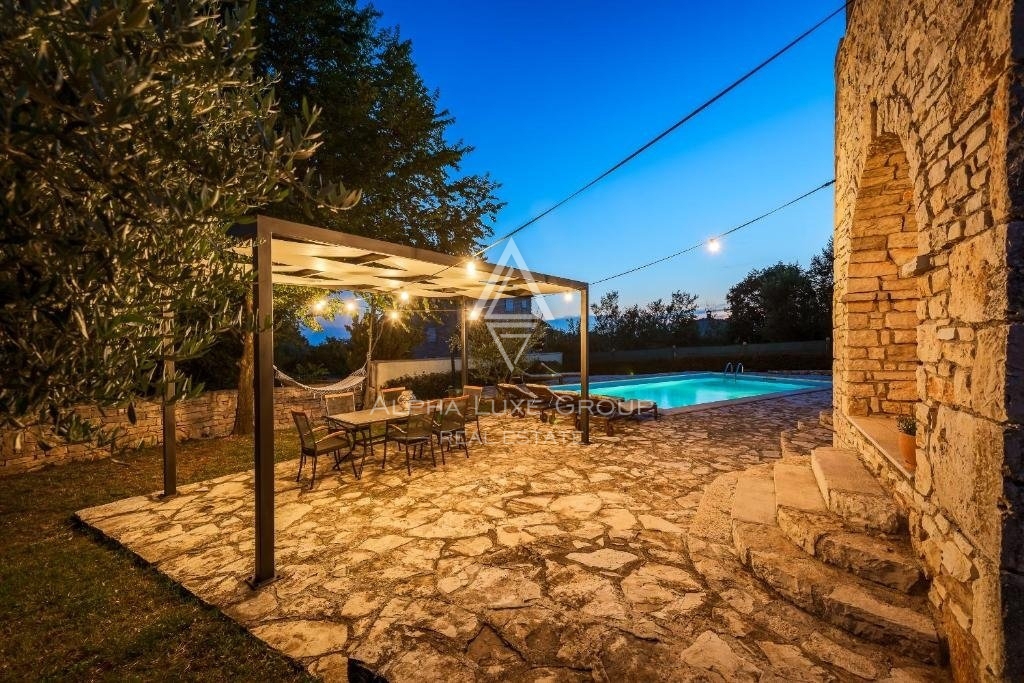 Istria, Poreč: Affascinante casa in pietra istriana con piscina in vendita