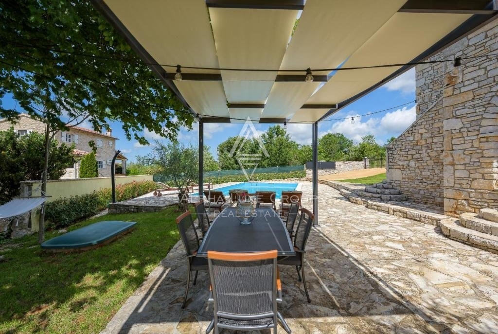Istria, Poreč: Affascinante casa in pietra istriana con piscina in vendita
