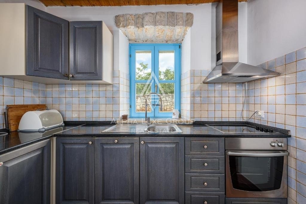 Istria, Poreč: Affascinante casa in pietra istriana con piscina in vendita