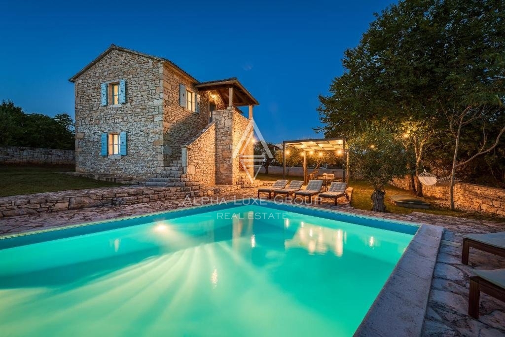 Istria, Poreč: Affascinante casa in pietra istriana con piscina in vendita